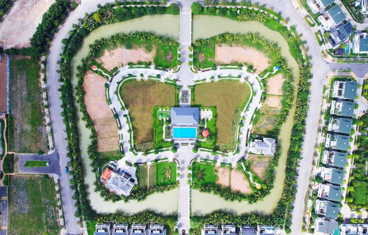 Laurel Island gây ấn tượng bởi thiết kế độc đáo, mô phỏng vương miện hoàng gia